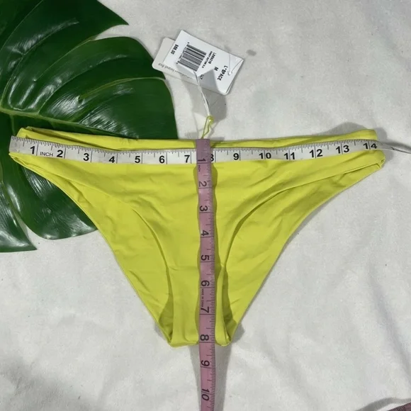 NWT L Space [ SZ Medium ] Sensual Solid‎ Sandy Bikini Bottoms Limelight